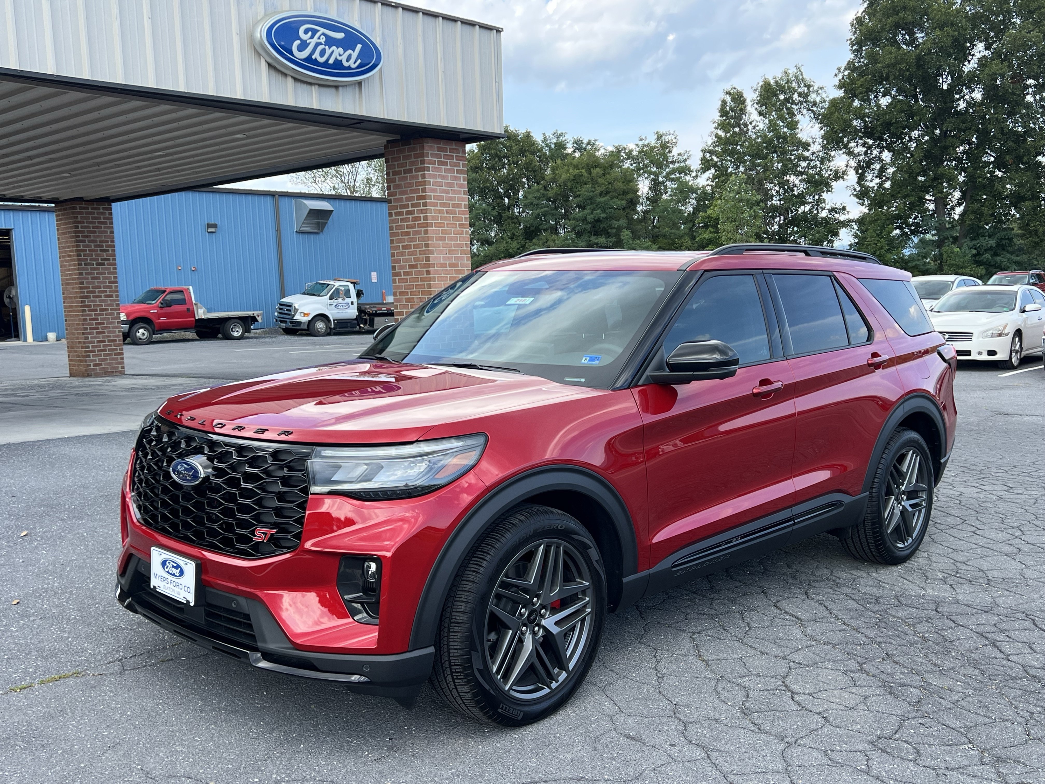 New 2026 Ford Explorer ST w/ Sun And Sound Package AWD/4WD image 2