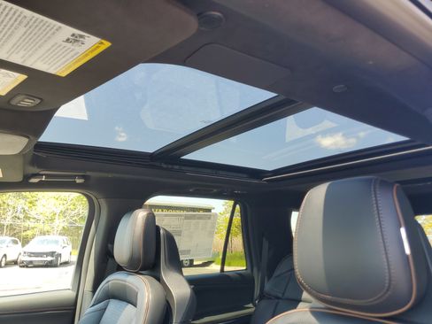 New 2026 Lincoln Navigator L Black Label AWD/4WD image 11