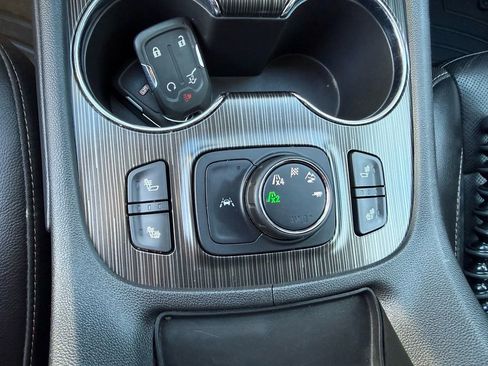 Used 2020 GMC Acadia SLT w/ Driver Alert Package II image 26