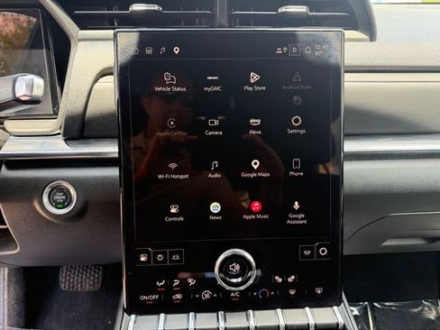 Used 2025 GMC Terrain Elevation AWD/4WD image 25