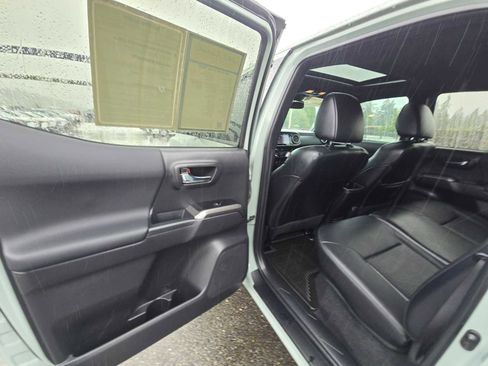 Used 2023 Toyota Tacoma TRD Off-Road w/ TRD Premium Off Road Package AWD/4WD image 15