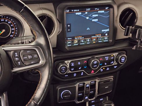 Used 2021 Jeep Gladiator Overland AWD/4WD image 17