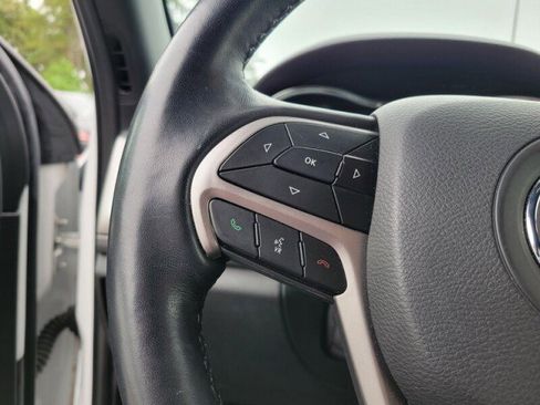 Used 2022 Jeep Grand Cherokee Laredo X RWD image 12