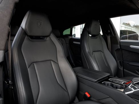 Used 2022 Lamborghini Urus AWD/4WD image 39