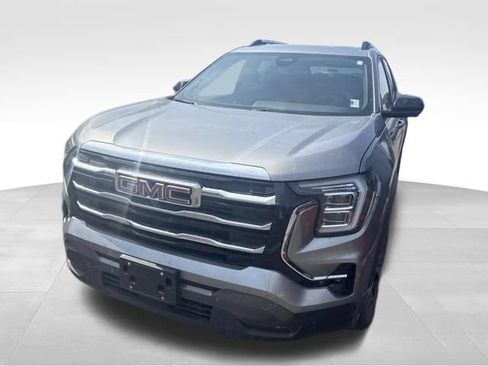Used 2025 GMC Terrain Elevation w/ Elevation Premium Package AWD/4WD image 3