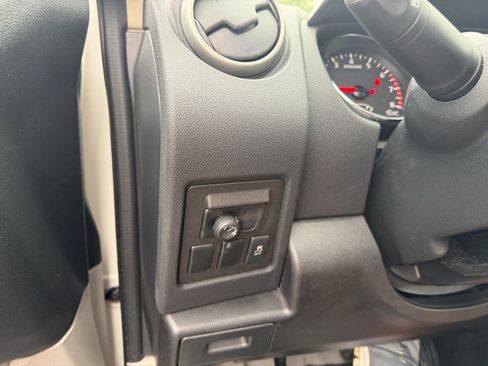 Used 2011 Nissan Rogue SV FWD image 44