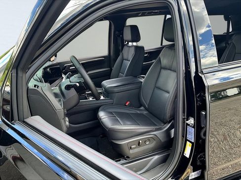 Used 2025 Chevrolet Tahoe RST w/ Comfort Package AWD/4WD image 23
