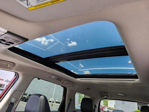 Certified 2025 Nissan Pathfinder Platinum AWD/4WD image 10