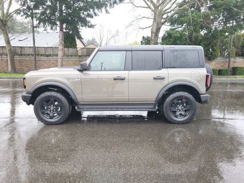 New 2025 Ford Bronco Outer Banks w/ Black Appearance Package image 2