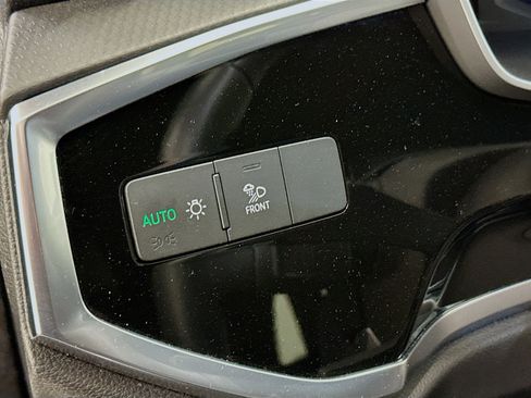 Used 2025 Audi Q3 2.0T Premium image 17