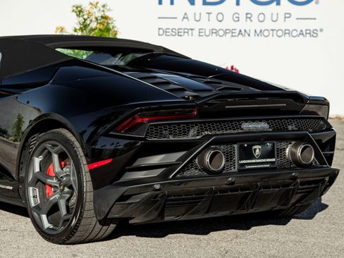 Used 2023 Lamborghini Huracan EVO image 12