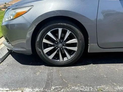 Used 2017 Nissan Altima 2.5 SL FWD image 28