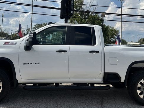 Used 2025 Chevrolet Silverado 2500 Custom w/ Custom Value Package image 6
