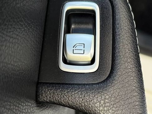 Used 2017 Mercedes-Benz C 300 4MATIC Sedan image 31