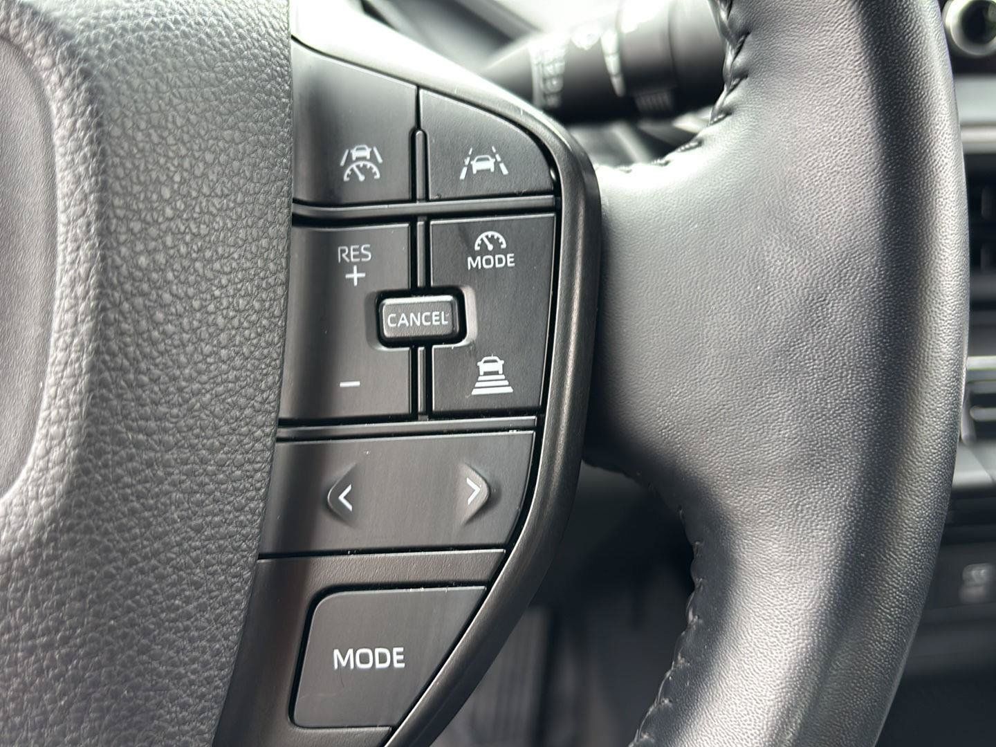 Used 2024 Toyota Prius LE FWD image 27