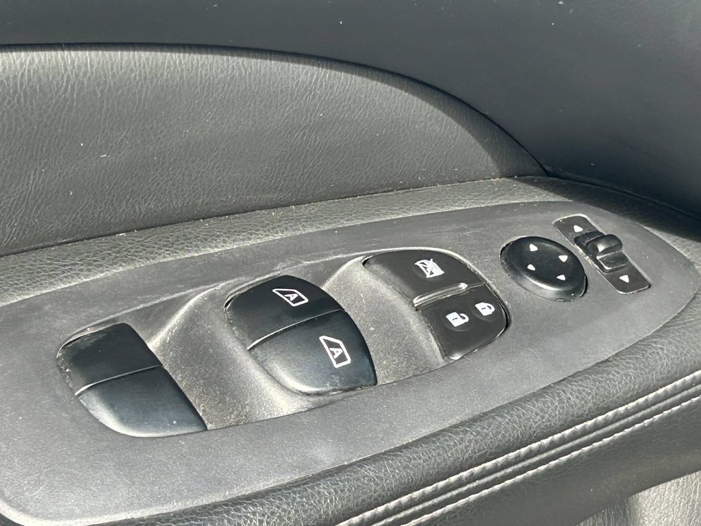 Used 2018 Nissan Pathfinder SV FWD image 27