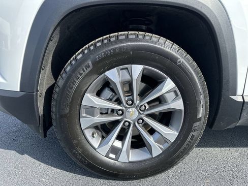 Used 2025 Chevrolet Equinox LT w/ Convenience Package II AWD/4WD image 16