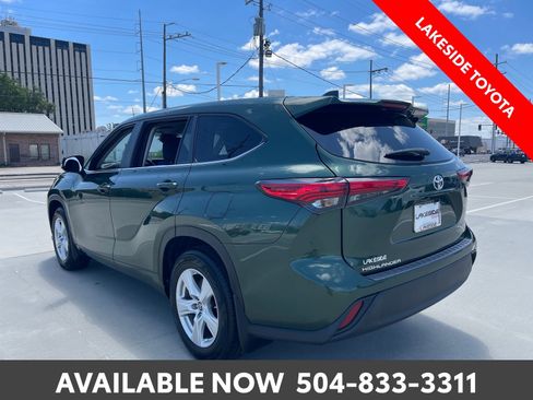 Used 2023 Toyota Highlander L FWD image 3