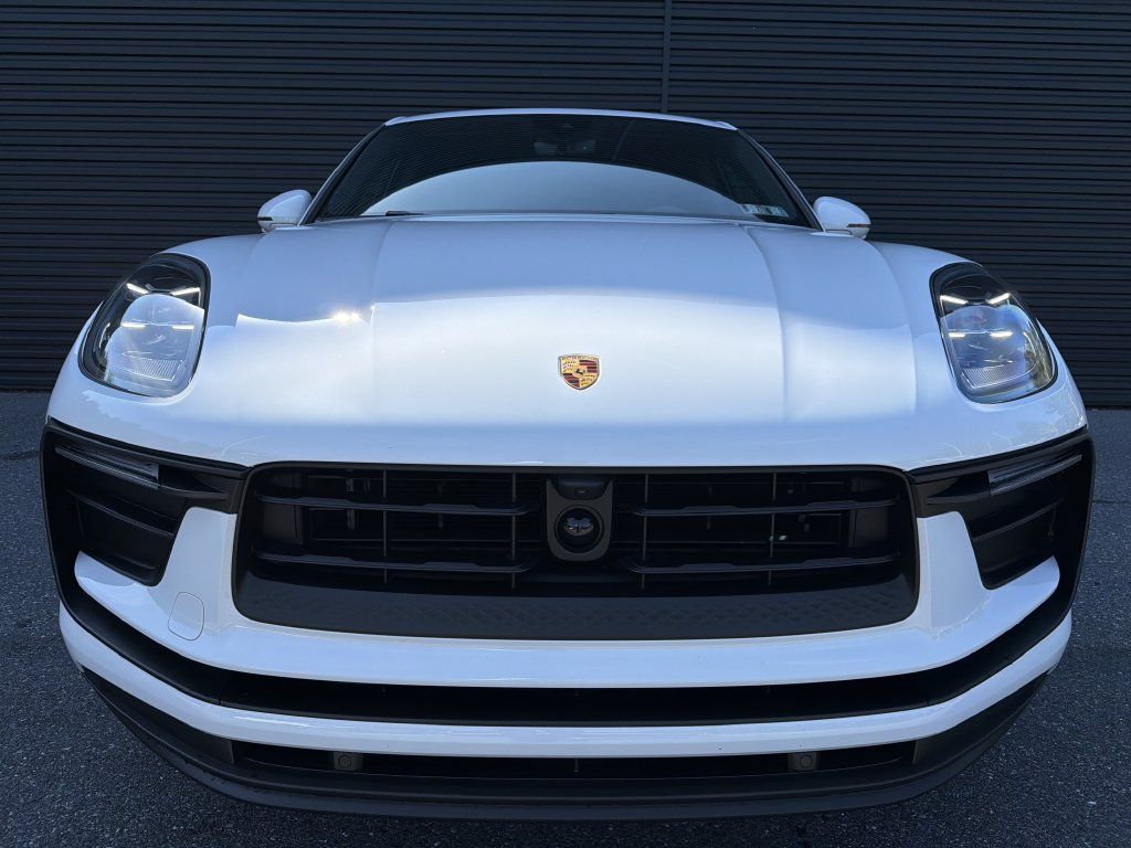 Certified 2026 Porsche Macan AWD/4WD image 30