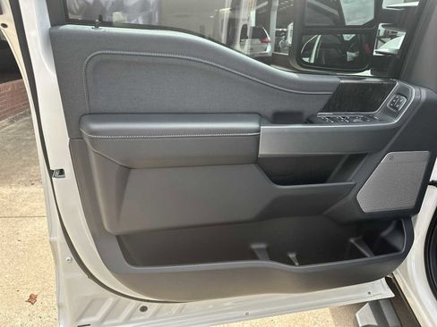 Used 2024 Ford F250 Lariat w/ Black Appearance Package image 10