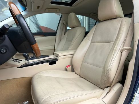 Used 2014 Lexus ES 300h w/ Luxury Package w/Bamboo Trim FWD image 10
