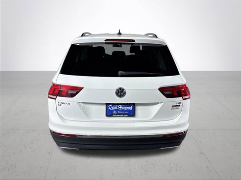Used 2018 Volkswagen Tiguan SE w/ Panoramic Sunroof Package image 7