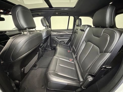 Used 2024 Jeep Grand Cherokee Limited w/ Black Appearance Package image 5