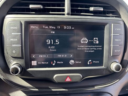 Used 2025 Kia Soul LX w/ LX Technology Package FWD image 20