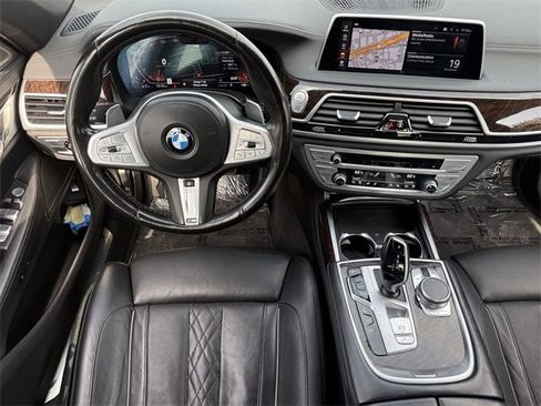 Used 2022 BMW 750i xDrive w/ M Sport Package image 13