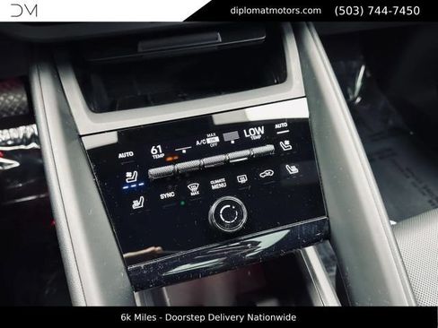 Used 2024 Porsche Macan 4 Electric w/ Premium Package AWD/4WD image 39