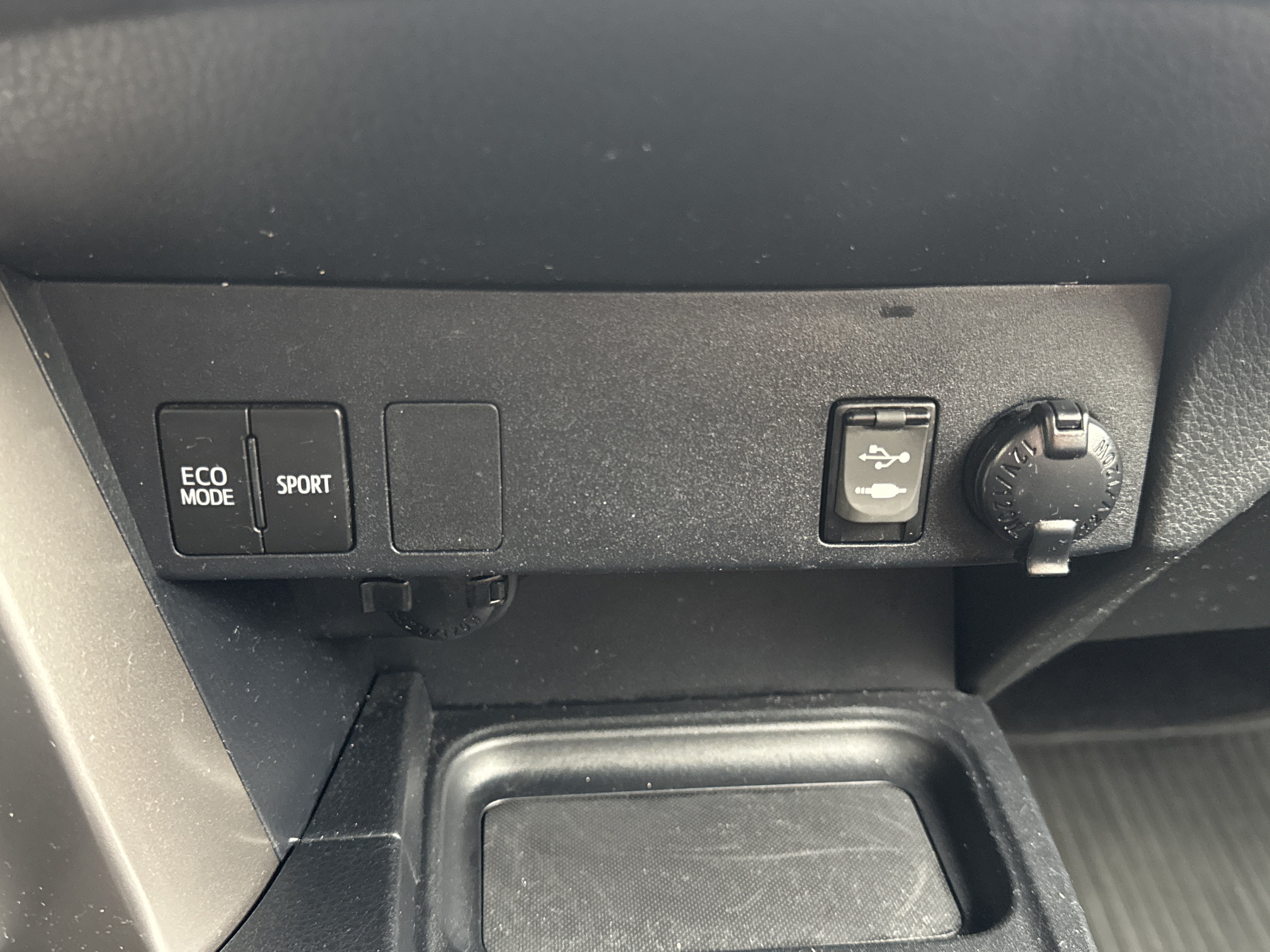 Used 2018 Toyota RAV4 LE w/ All Weather Liner Package AWD/4WD image 14