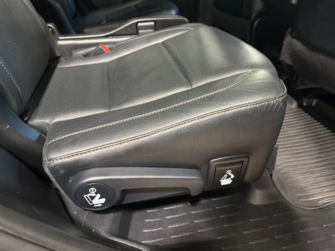 Used 2019 Toyota Highlander Limited w/ Protection Package #3 image 39