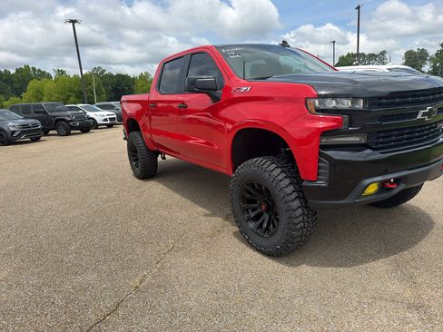Used 2019 Chevrolet Silverado 1500 LT Trail Boss AWD/4WD image 3