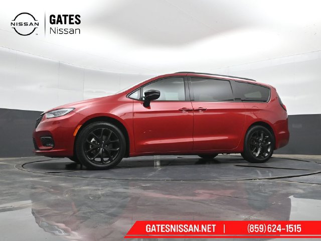 Used 2025 Chrysler Pacifica Limited FWD image 47