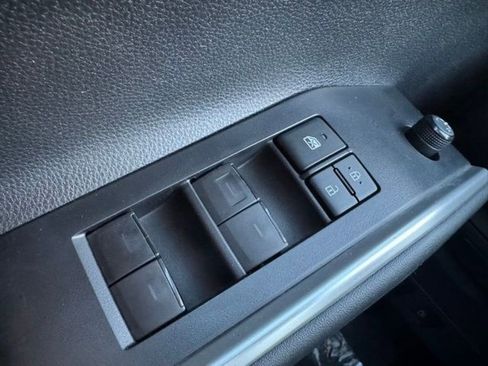 Used 2022 Toyota Highlander XLE AWD/4WD image 36