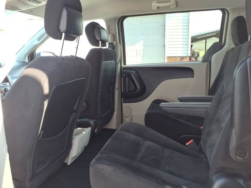 Used 2014 Dodge Grand Caravan SXT FWD image 10