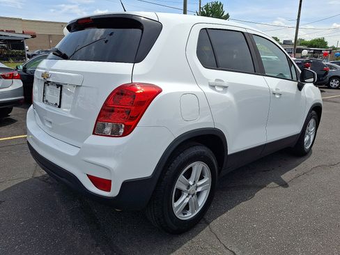 Used 2020 Chevrolet Trax LS w/ Tint and Cruise Package FWD image 5
