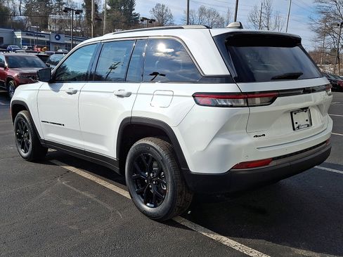 New 2026 Jeep Grand Cherokee Altitude image 4