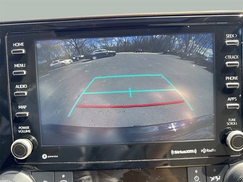 Used 2021 Toyota Highlander XLE image 22