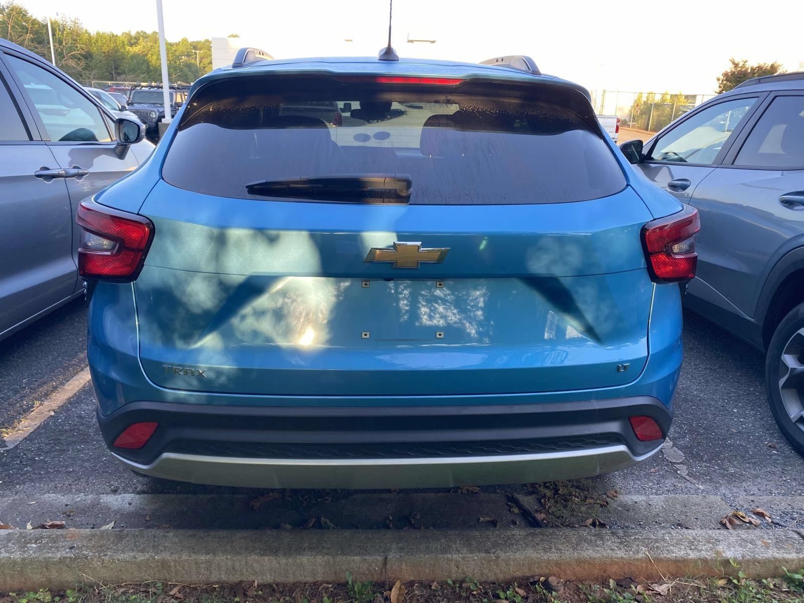 Used 2025 Chevrolet Trax LT FWD image 7