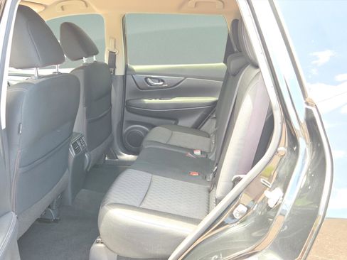 Used 2018 Nissan Rogue SV w/ Premium Package FWD image 10