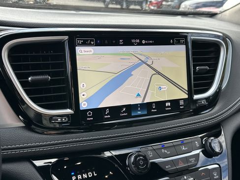 New 2026 Chrysler Pacifica Limited w/ Uconnect Theater Family Group image 6