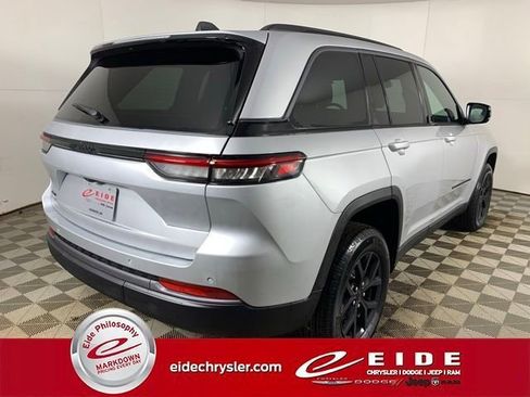 New 2026 Jeep Grand Cherokee Altitude image 2