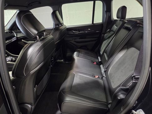 Certified 2023 Jeep Grand Cherokee Altitude image 13