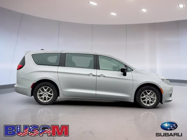 Used 2024 Chrysler Voyager LX FWD image 3