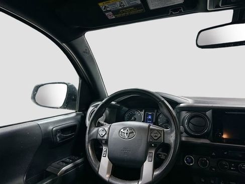 Used 2019 Toyota Tacoma TRD Off-Road image 23