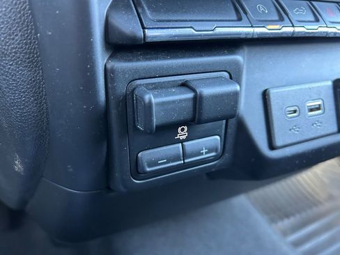 Used 2021 Chevrolet Silverado 1500 LT image 33