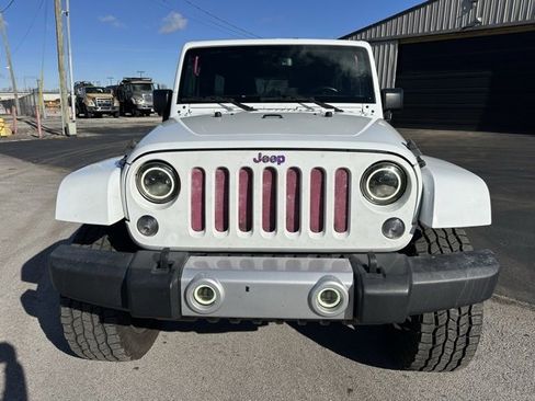 Used 2015 Jeep Wrangler Unlimited Sahara w/ Connectivity Group image 7