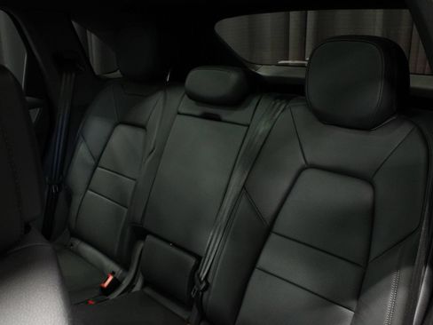 Certified 2025 Porsche Cayenne AWD/4WD image 20