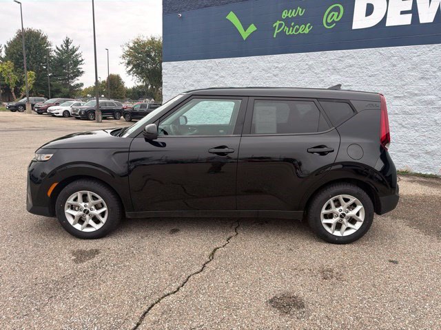 Used 2022 Kia Soul S FWD image 2